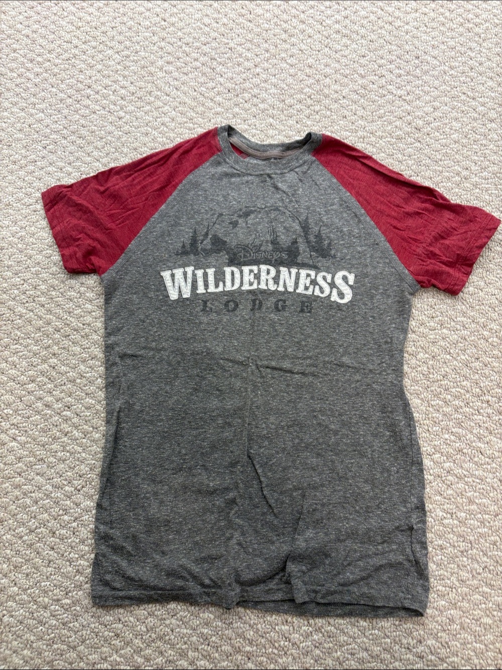 Walt Disney World WDW Wilderness Lodge Men's Gray & Red Raglan Tee